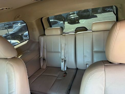 Used 2012 Cadillac Escalade Luxury image 8