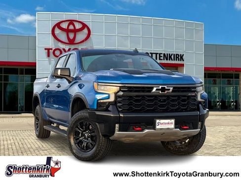 Used 2022 Chevrolet Silverado 1500 ZR2 w/ Technology Package AWD/4WD image 1