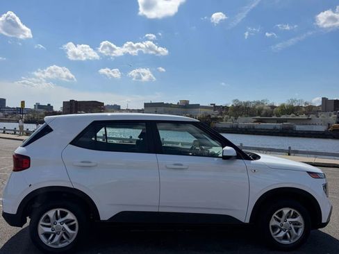 Used 2024 Hyundai Venue SE image 15