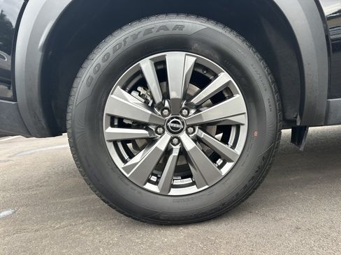 Used 2025 Nissan Pathfinder SV AWD/4WD image 18