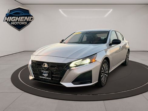 Used 2024 Nissan Altima 2.5 SV image 3