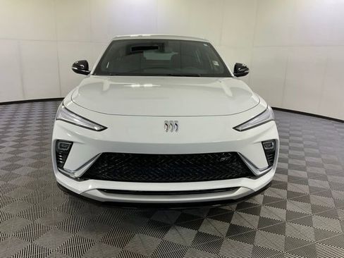 Used 2024 Buick Envista Sport Touring w/ Convenience I Package image 2