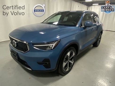 Certified 2025 Volvo XC40 B5 Plus image 1