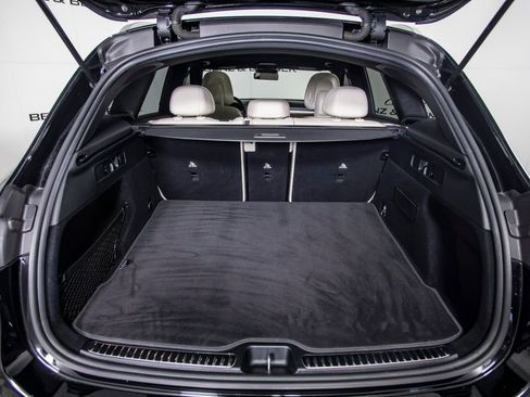 Used 2024 Mercedes-Benz GLC 300 4MATIC image 9