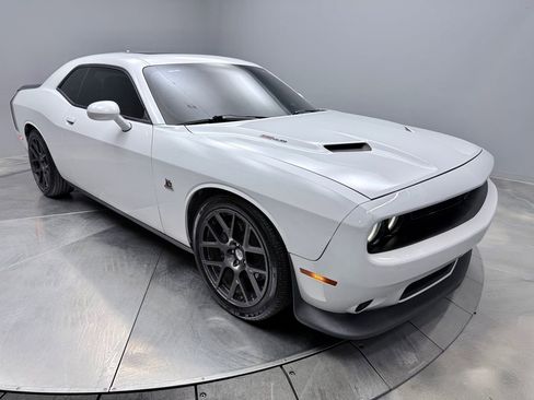 Used 2016 Dodge Challenger R/T Scat Pack w/ Leather Interior Group RWD image 3