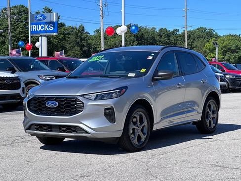 Certified 2023 Ford Escape ST-Line w/ Tech Pack #1 AWD/4WD image 3