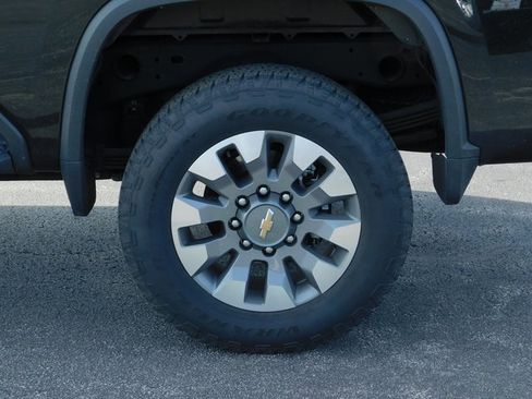 Used 2024 Chevrolet Silverado 2500 Custom image 11