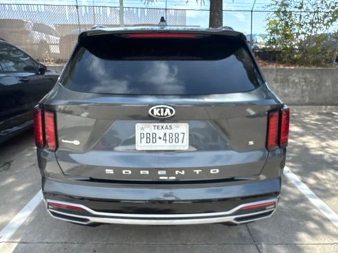 Used 2021 Kia Sorento S w/ Panoramic Sunroof Package FWD image 5