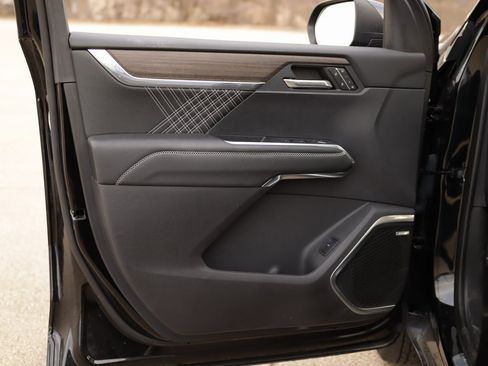 Used 2024 GMC Acadia Denali w/ Super Cruise Package image 27