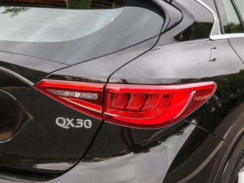 Used 2017 INFINITI QX30 image 35