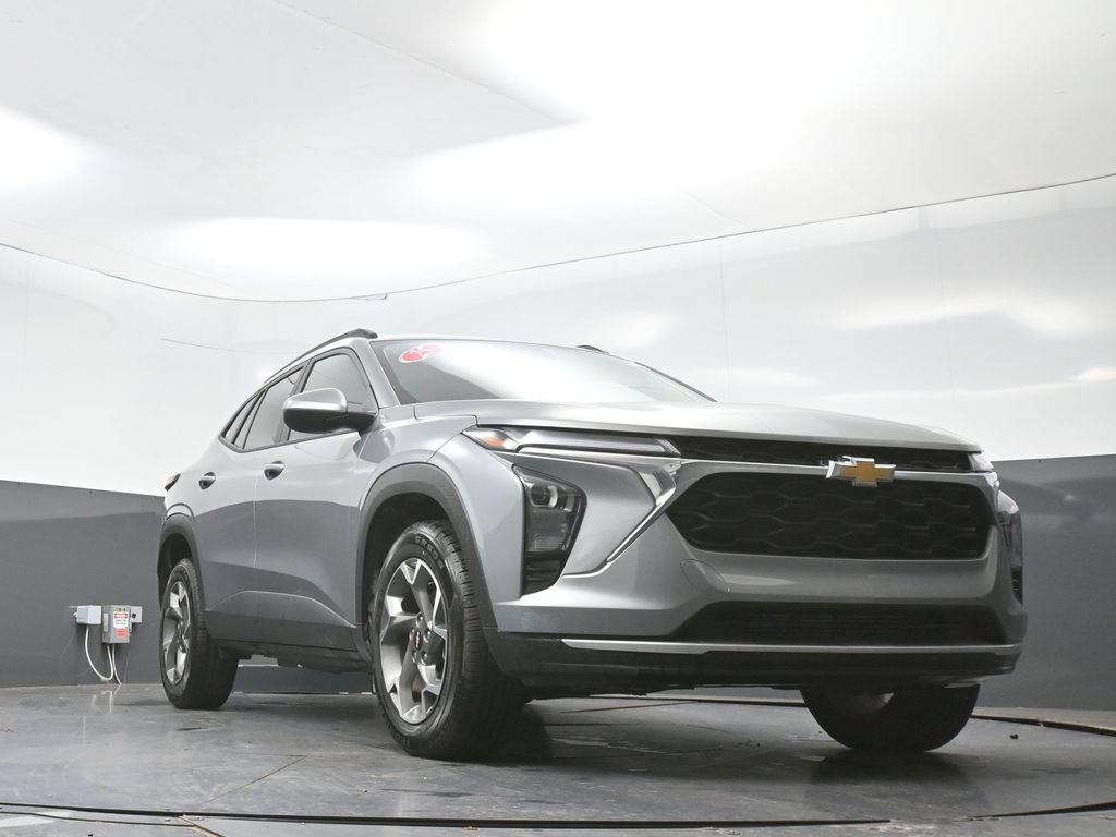 Used 2025 Chevrolet Trax LT FWD image 51