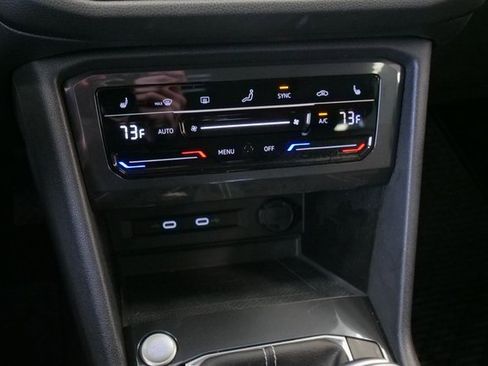 Used 2022 Volkswagen Tiguan SE image 22