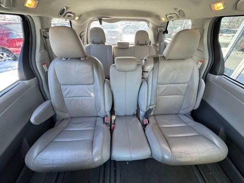 Used 2016 Toyota Sienna XLE w/ XLE Navigation Package image 13