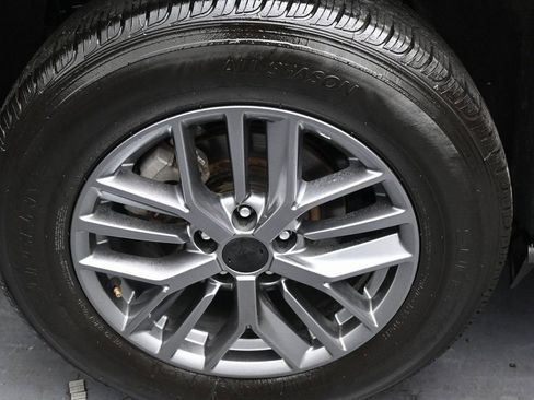 Used 2023 Nissan Rogue S image 37