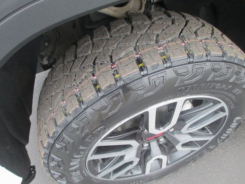 Certified 2024 GMC Sierra 1500 AT4 w/ Technology Package image 12