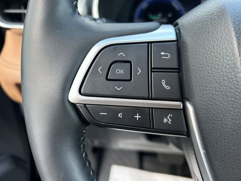 Used 2024 Toyota Highlander Platinum image 28