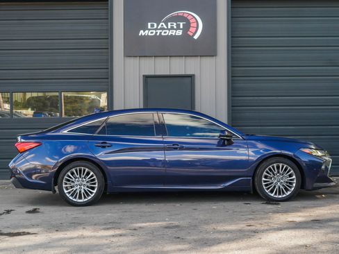 Used 2019 Toyota Avalon Limited image 8