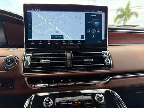 Certified 2023 Lincoln Navigator Reserve AWD/4WD image 18
