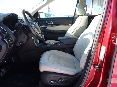 Used 2017 Ford Explorer Platinum image 9