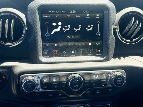 Used 2023 Jeep Wrangler Unlimited Sahara AWD/4WD image 17