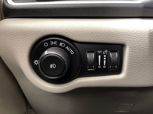 Used 2019 Chrysler Pacifica Touring Plus image 30