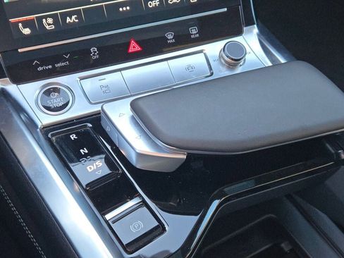 Used 2022 Audi e-tron Premium Plus w/ Premium Plus Package image 30