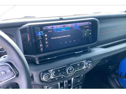 Used 2025 Jeep Wrangler Unlimited Rubicon w/ Convenience Group AWD/4WD image 7