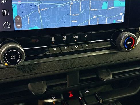 Used 2024 Chevrolet Colorado Trail Boss image 17