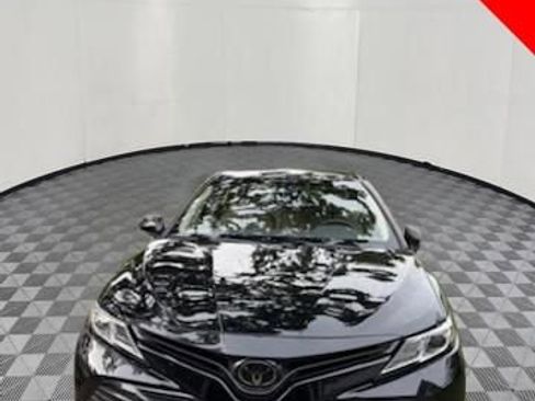 Used 2018 Toyota Camry LE w/ Convenience Package FWD image 1