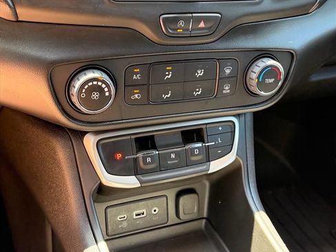 Used 2022 GMC Terrain SLE AWD/4WD image 20