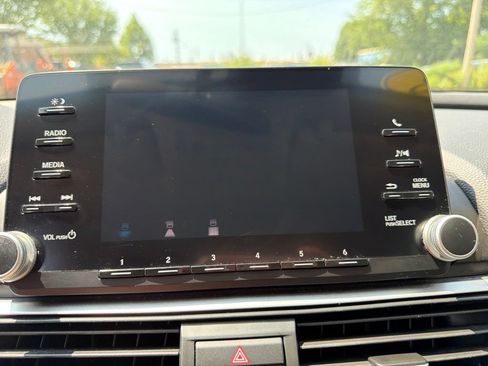 Used 2018 Honda Accord LX image 22