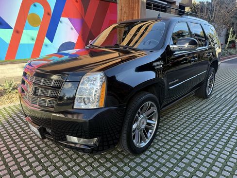 Used 2013 Cadillac Escalade Premium image 9