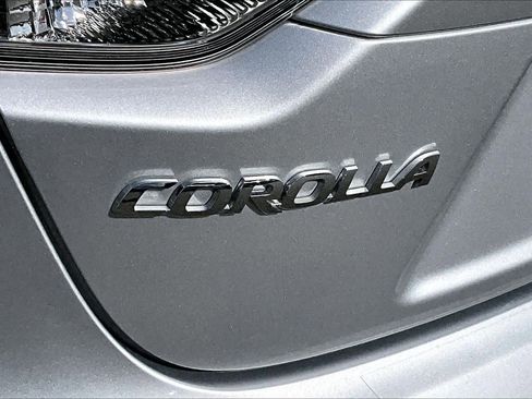 Used 2024 Toyota Corolla LE w/ LE Convenience Package FWD image 30