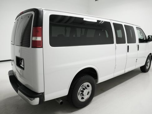 Used 2017 Chevrolet Express 3500 LT w/ LT Preferred Equipment Group image 4