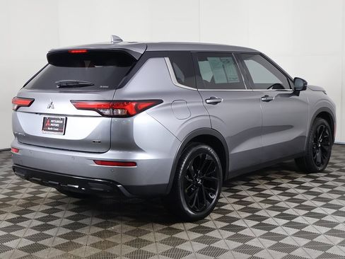 Used 2023 Mitsubishi Outlander SE Black Edition image 11