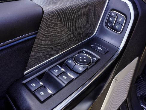 Used 2025 Ford F450 Platinum AWD/4WD image 39