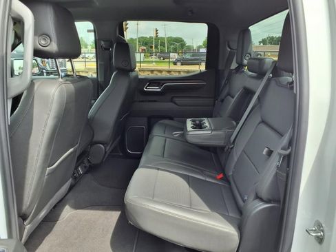 Used 2025 GMC Sierra 1500 SLT image 7