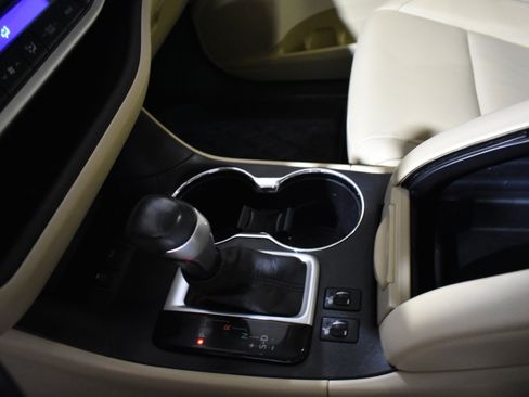 Used 2015 Toyota Highlander XLE image 24