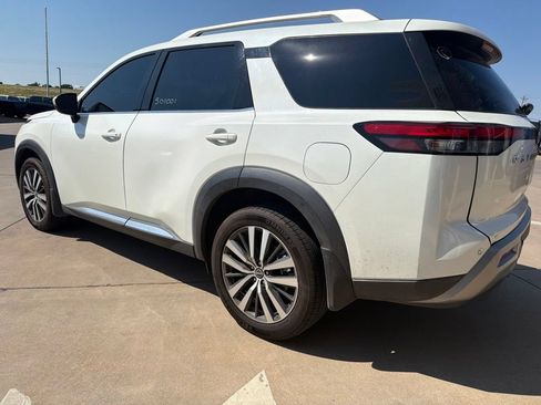 Used 2022 Nissan Pathfinder Platinum w/ Cargo Package AWD/4WD image 5