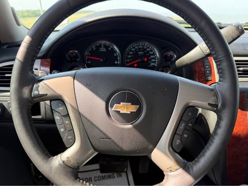Used 2013 Chevrolet Suburban LTZ RWD image 11