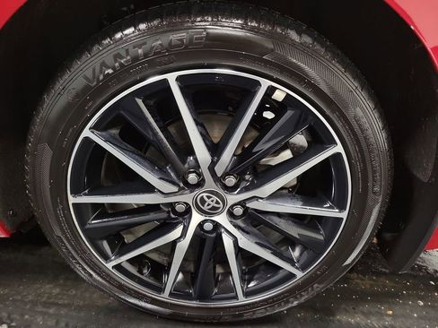 Used 2024 Toyota Camry SE image 10