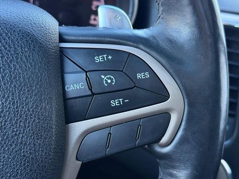 Used 2014 Jeep Grand Cherokee Limited w/ Luxury Group II image 17