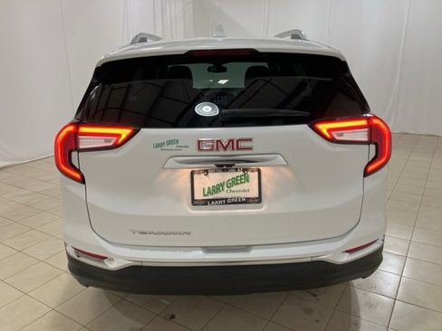 Used 2024 GMC Terrain SLT image 4