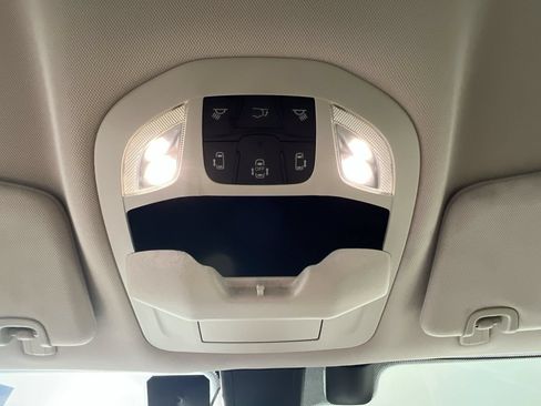 Used 2018 Chrysler Pacifica Touring Plus FWD image 18