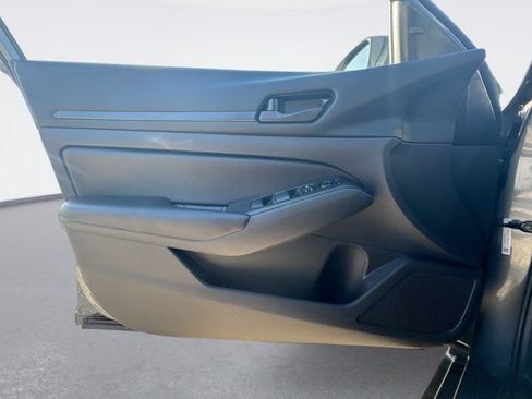 Used 2025 Nissan Altima 2.5 S FWD image 29