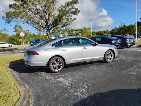 Used 2023 Honda Accord EX image 3