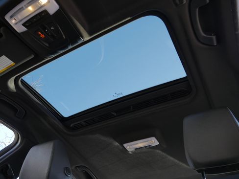 Used 2017 BMW 330i xDrive Sedan image 6