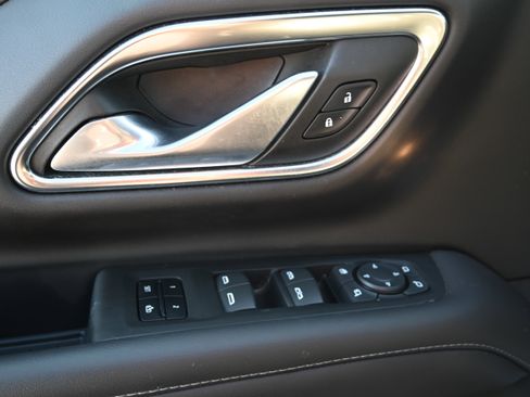 Used 2022 Chevrolet Tahoe Z71 w/ Luxury Package image 17