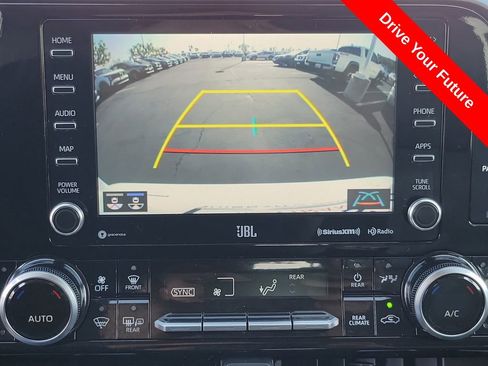 Used 2022 Toyota Highlander Limited FWD image 11