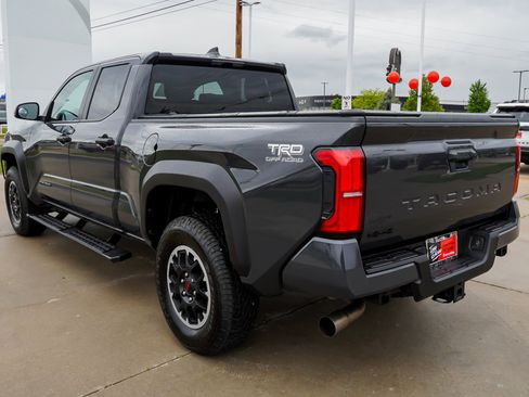 Certified 2025 Toyota Tacoma TRD Off-Road AWD/4WD image 6